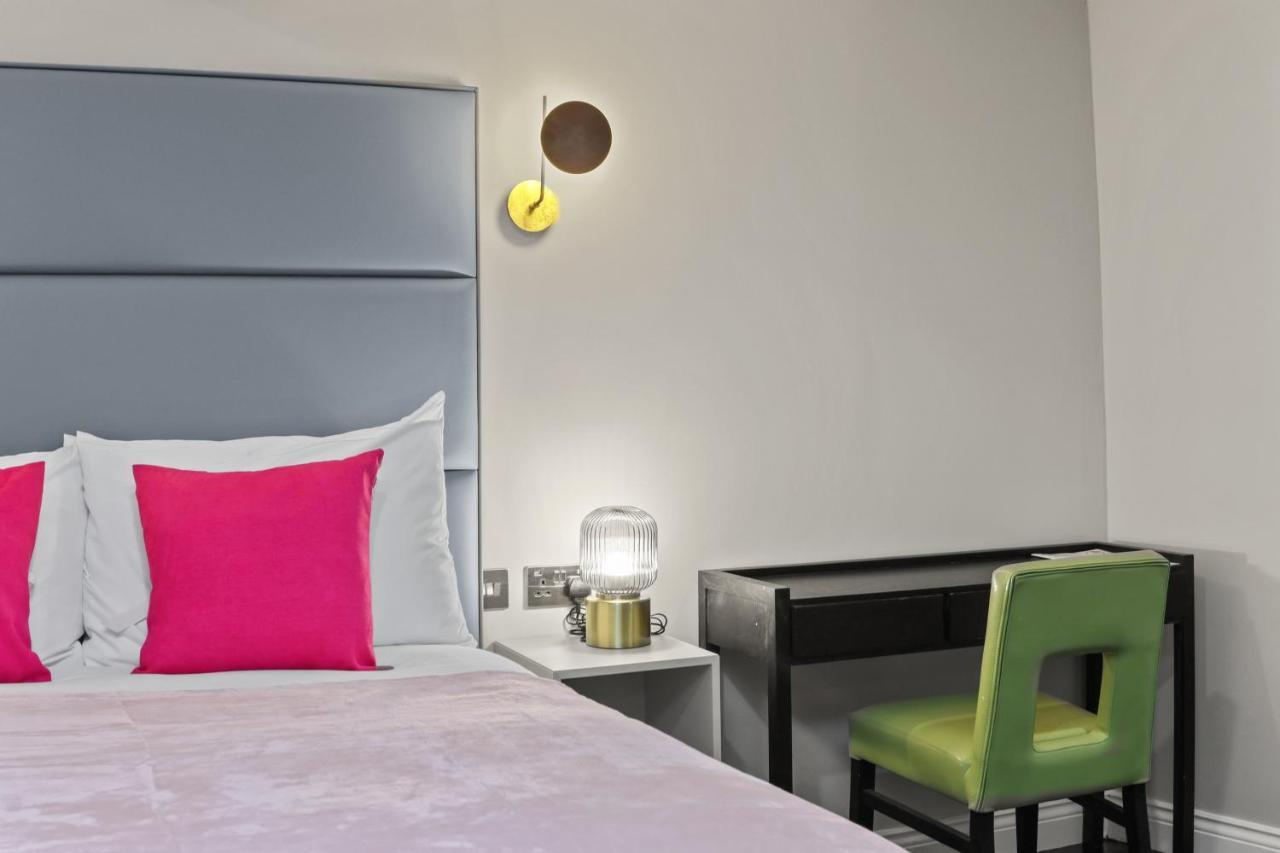 London'S Boutique Studio Экстерьер фото