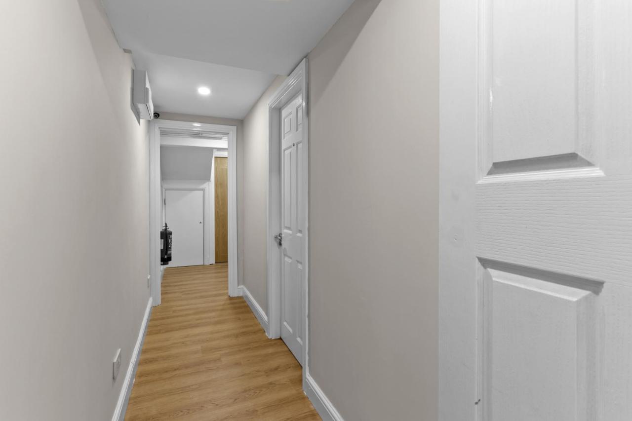 London'S Boutique Studio Экстерьер фото